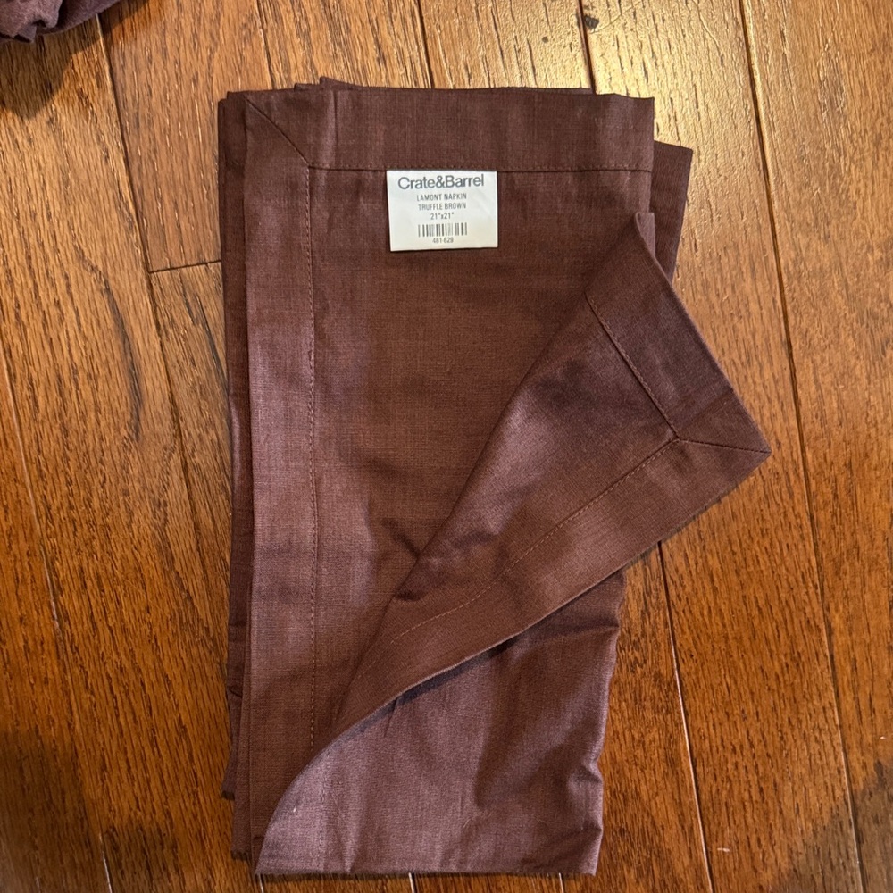 Crate and Barrel Truffle Brown 100%cotton 
Lamont Napkin 21x21 inches (4)